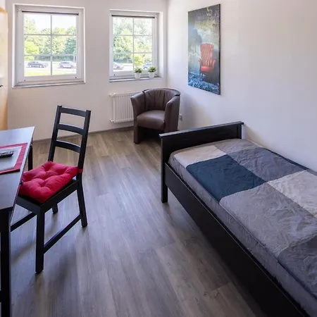 Gaestehaus Olympia Wilhelmshaven - Moderne Einzelzimmer Mit Eigenem Bad Fuer Monteure Schortens